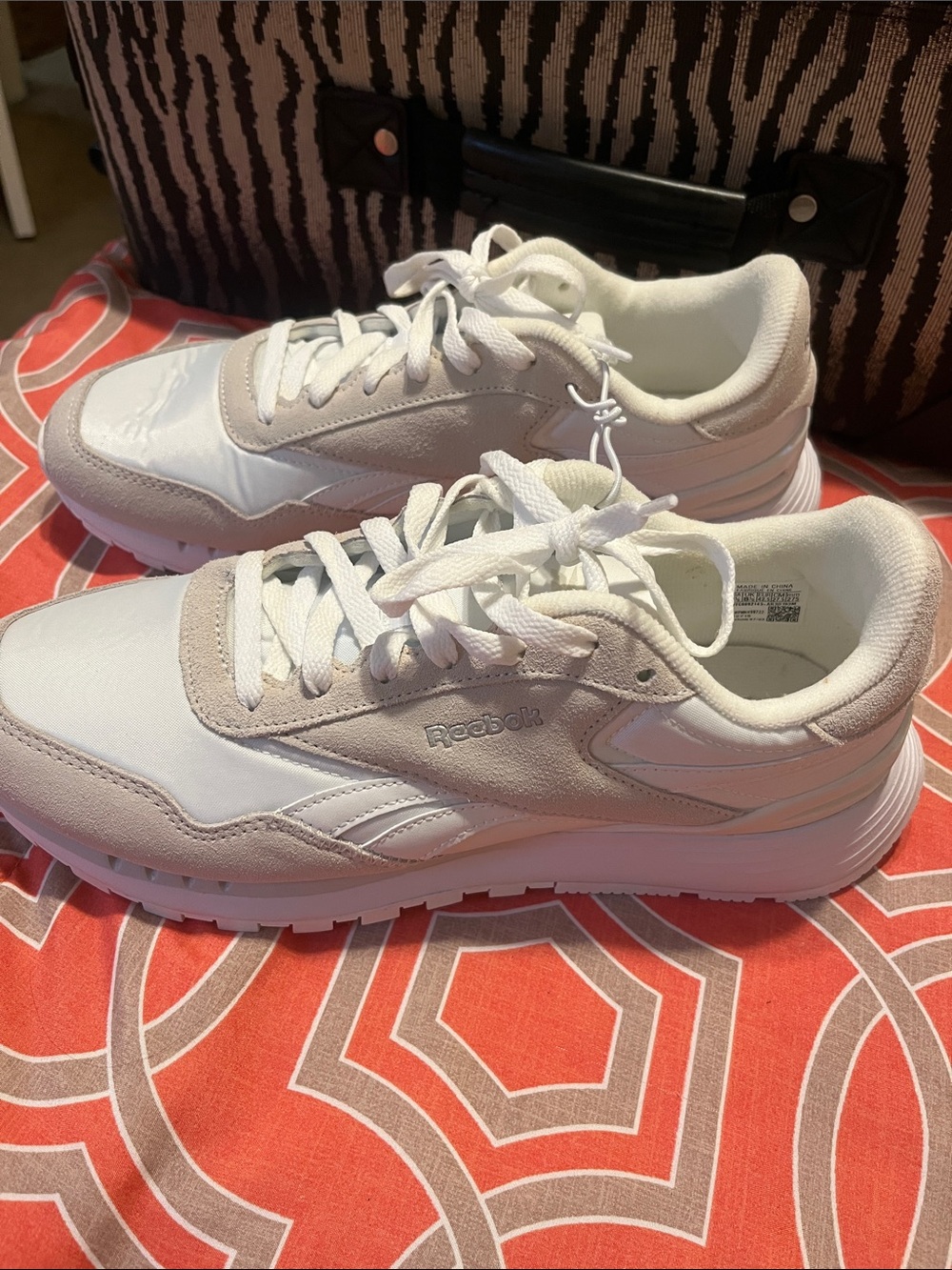 NWOB Reebok Men’s  White and Light Gray Retro Lifestyle Classic Nylon Sneakers.